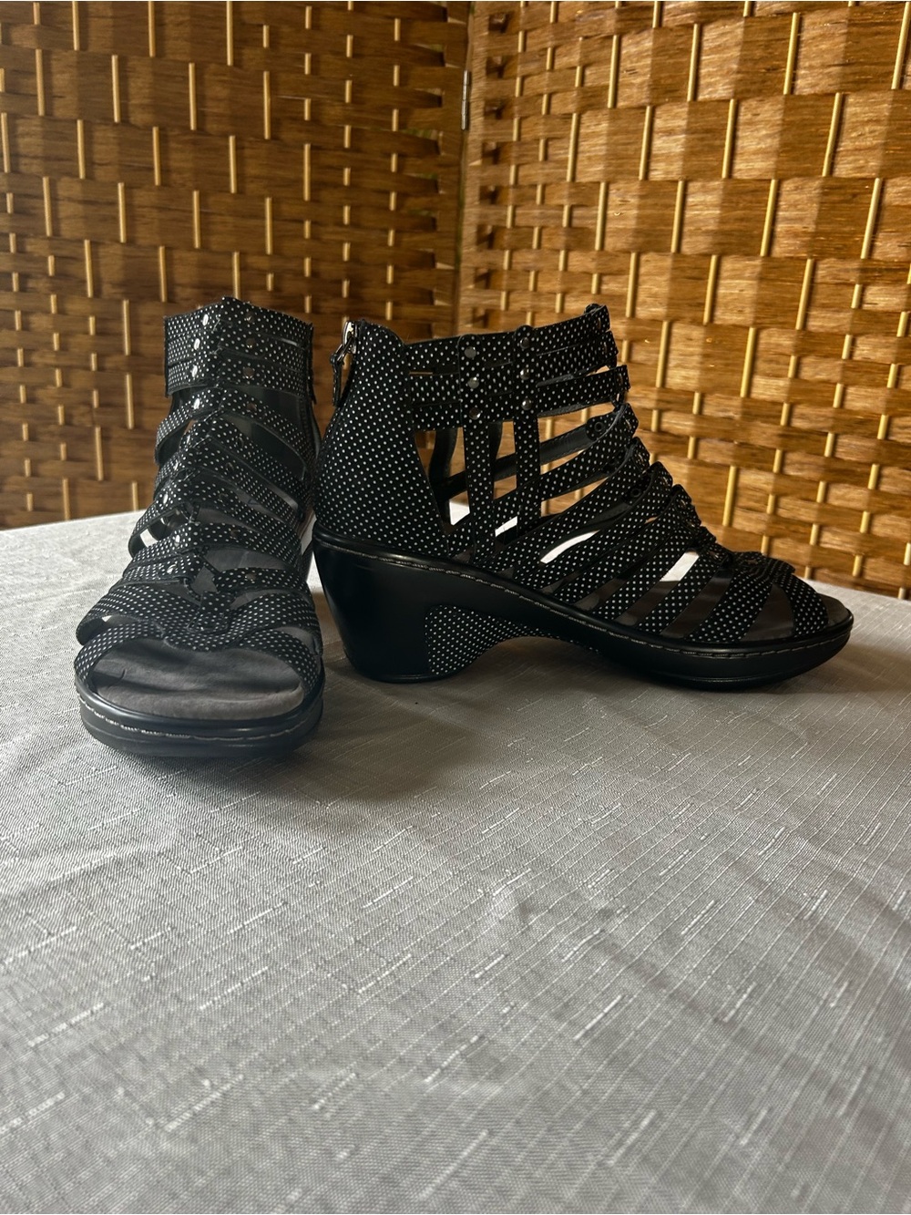 JBU Jambu Strappy Wedge Sandals 8.5 Black Polka Dot Comfort Zip
